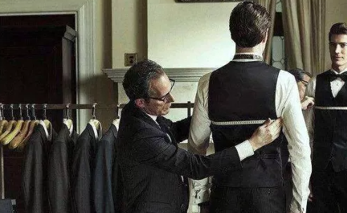 夏季工作服定制选圆领还是翻领 夏季工作服定制选圆领还是翻领