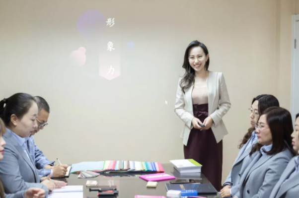 定制工装远比穿日常衣服更方便工作 定制工装远比穿日常衣服更方便工作